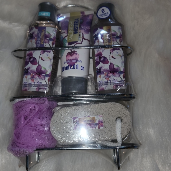 Walmart Other - NWT!!  BATH GIFT SET !!